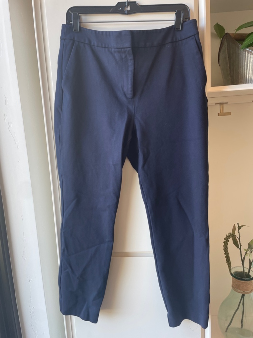 Boden Women’s Ankle Length Stretch Chinos in Navy. Side flat front pants-GUC!